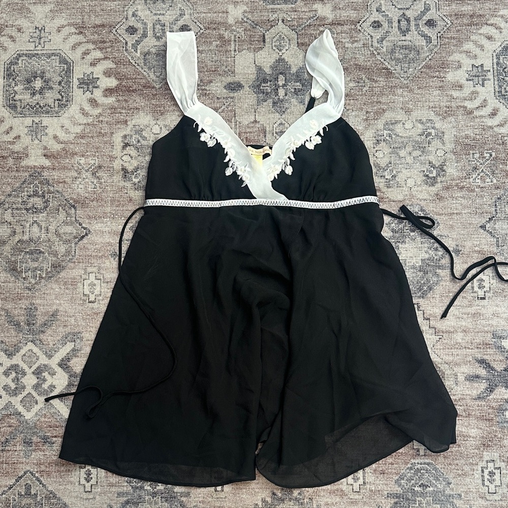Flora nikrooz Elegant Black and White Lace Trim Sleepwear sz medium babydoll